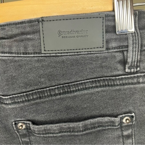 Stradivarius Super High Waist Jeans Distressed - Picture 4 of 6